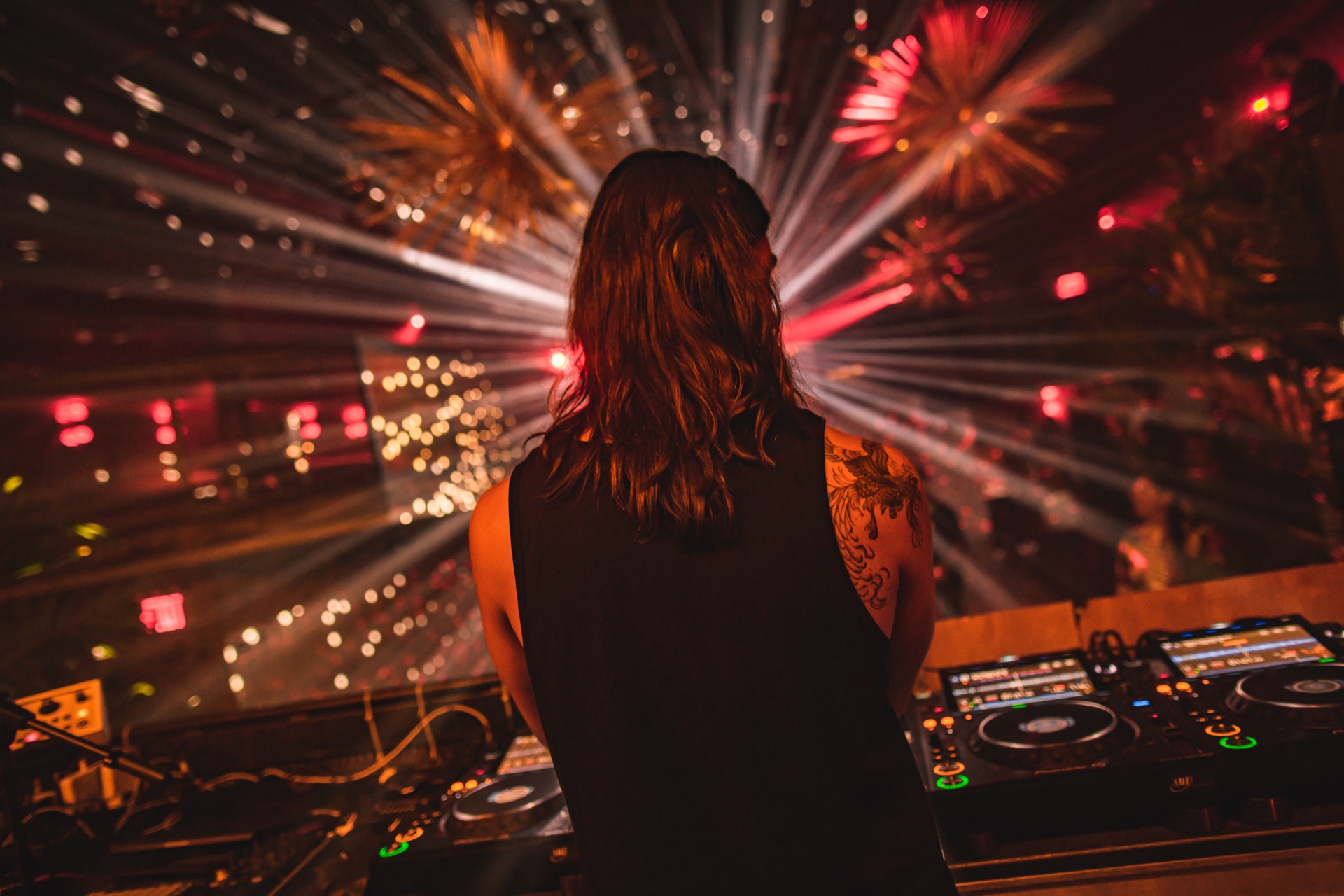 Dastan performing live in a laser-lit room